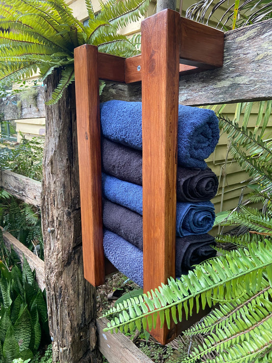 Floating Towel Rack (Pine)